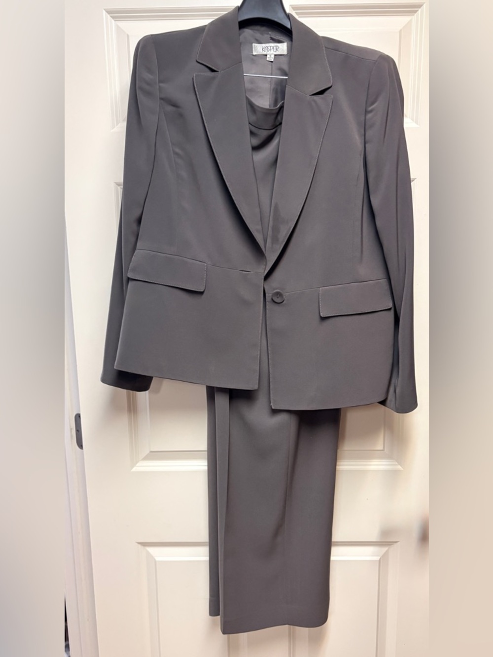 Kasper Women”s  Gray Two-Piece Pantsuit